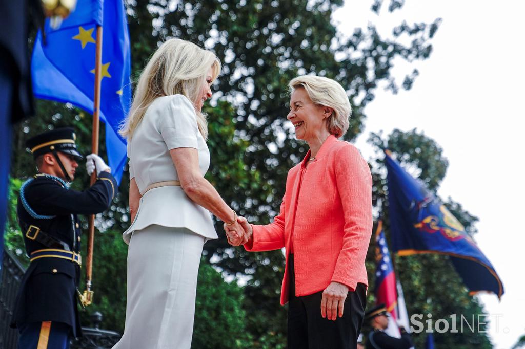 Bela hiša, sprejem voditeljev