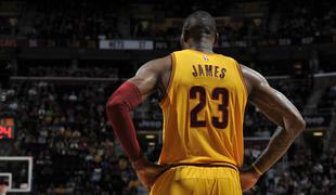LeBron James našel novo "žrtev" (video)