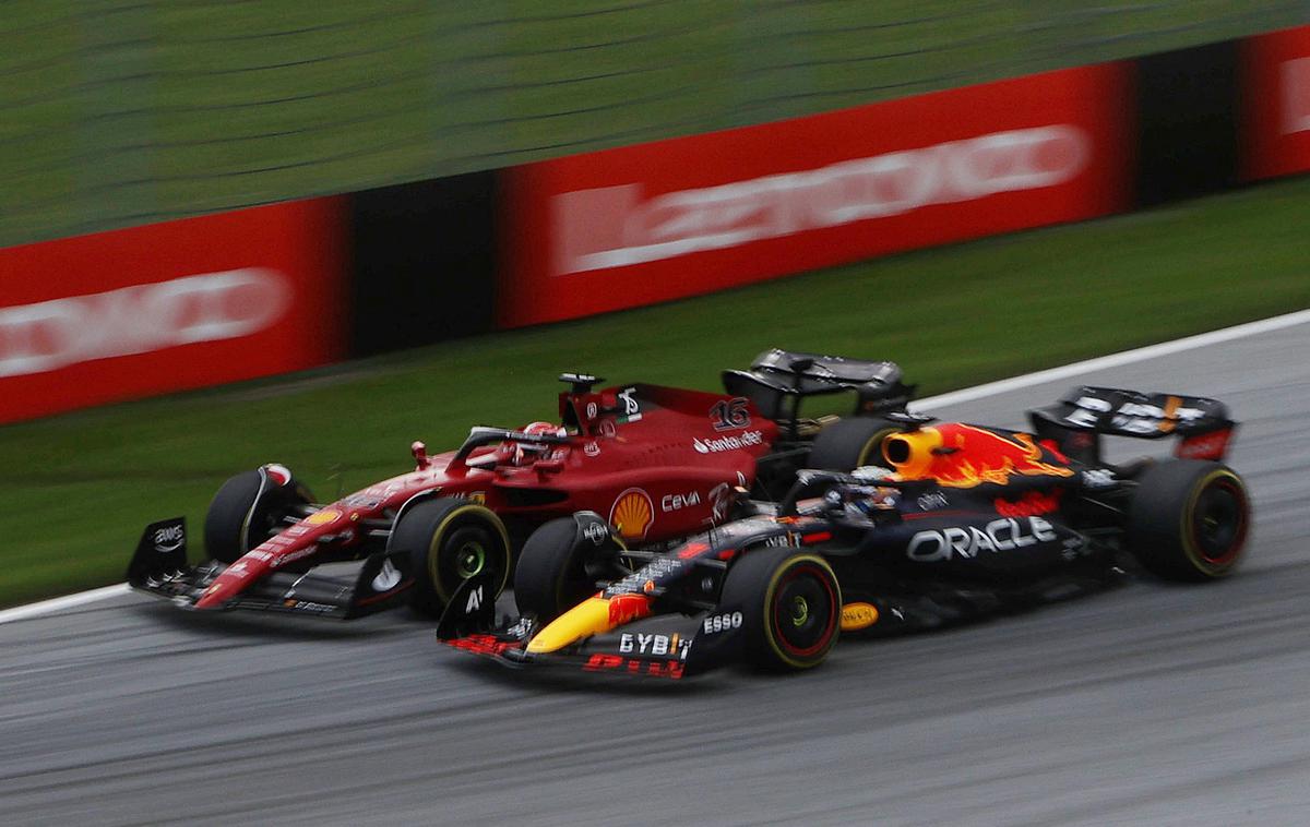 Avstrija Verstappen Leclerc | Leclerc je kar trikrat prehitel Verstappna in končno spet zmagal. | Foto Reuters
