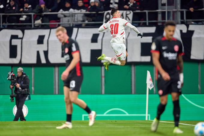 Benjamin Šeško je pred poldrugim tednom v pokalu spektakularno zatresel mrežo Eintrachta.  | Foto: Guliverimage