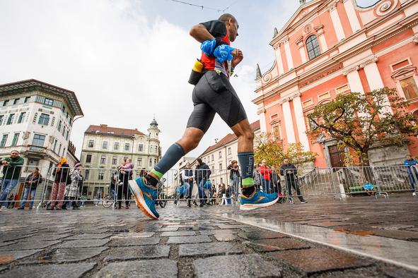 Lumpiji in šolarji naj se pripravijo na dež, kaj pa maratonci?