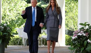 Trump v spremstvu Melanie odločno: Danes bomo to naredili nezakonito