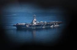 To se dogaja s Trumpovo največjo letalonosilko