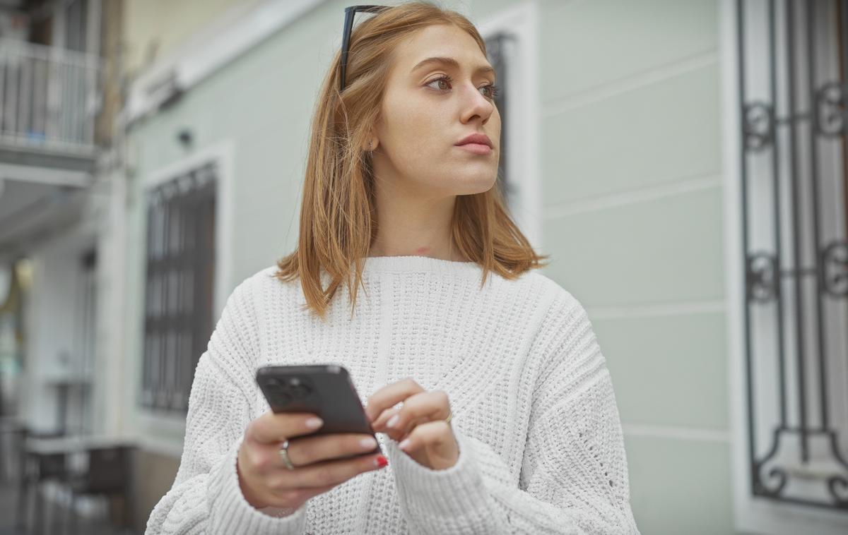 ženska, dekle, telefon | Foto Shutterstock