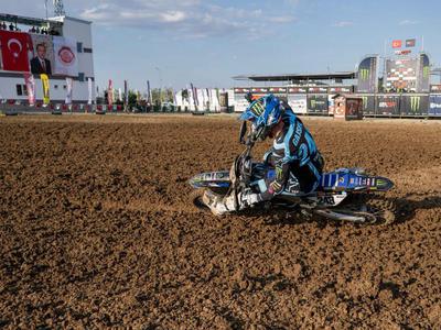 Tim Gajser samo za novim svetovnim prvakom Jeffreyjem Herlingsom