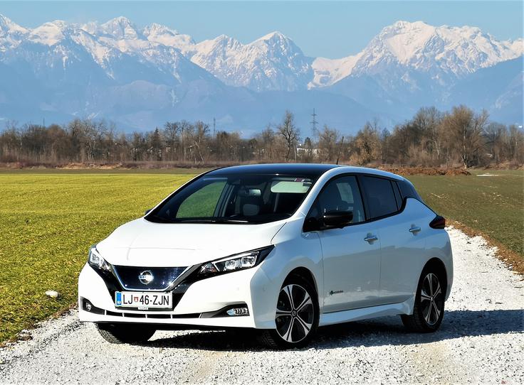 Novi električni avtomobili so danes pisani na kožo Slovencem, ki dnevno zaradi službe migrirajo proti Ljubljani.  | Foto: Gregor Pavšič