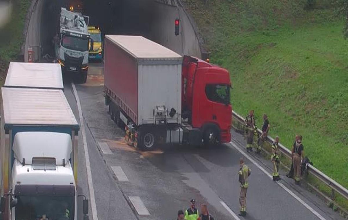 Prometna nesreča na dolenjski avtocesti med Šmarjem Sap in razcepom Malence proti Ljubljani. | Foto STA