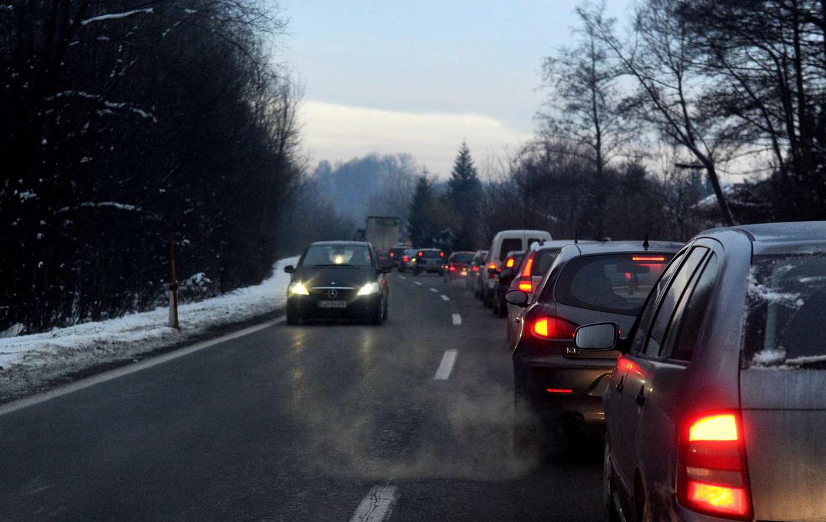 zastoj Škofljica | Vsako jutro se proti prestolnici valijo kolone avtomobilov, saj naj bi se vanjo dnevno stekalo okoli 110 tisoč ljudi. | Foto Tamino Petelinšek/STA