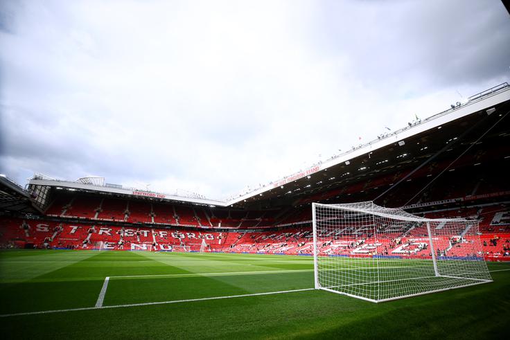 Kultni Old Trafford bo v nedeljo prizorišče dvoboja med Unitedom in Arsenalom. | Foto: Reuters