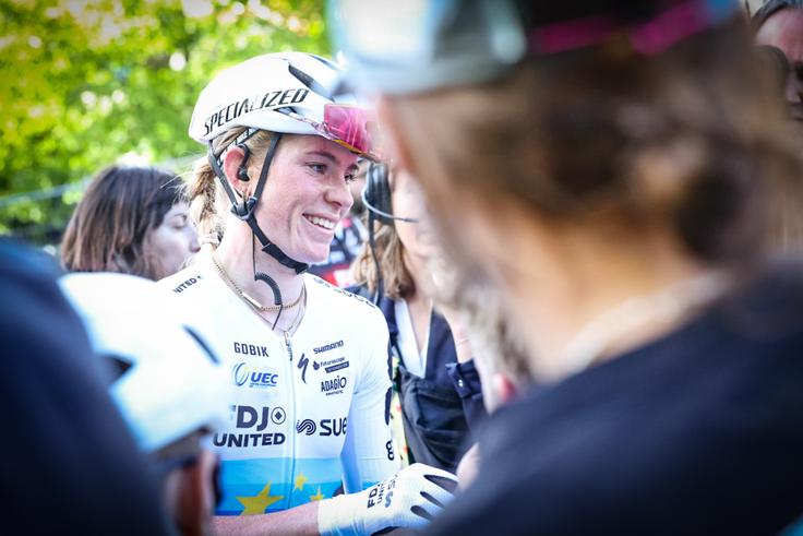 Demi Vollering se je tekmicam odpeljala dobrih 34 kilometrov pred ciljem ženske dirke. | Foto: Ana Kovač