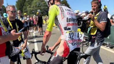 Ranjeni Francoz stisnil zobe in kljub bolečinam nadaljuje Dirko po Franciji #video