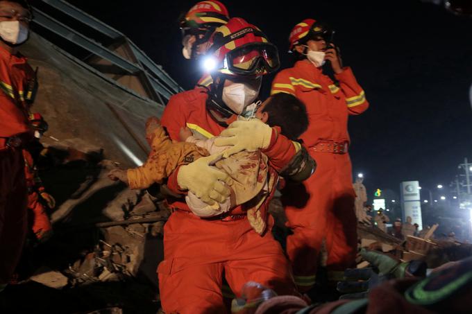 Porušen hotel Kitajska | Foto: Reuters