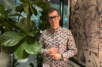 Nekoč so ga zasmehovali, danes Žan Nekrep razkriva sistem, ki mu mesečno prinaša 5.400 evrov zaslužka