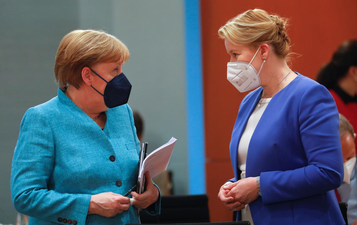 Franziska Giffey | Franziska Giffey (desno) v pogovoru z Angelo Merkel | Foto Reuters