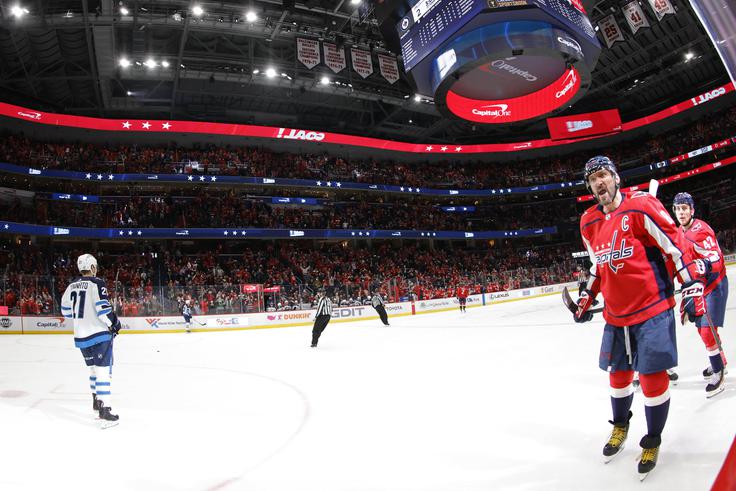 Aleks Ovečkin je zatresel tudi mrežo Winnipega. | Foto: Reuters