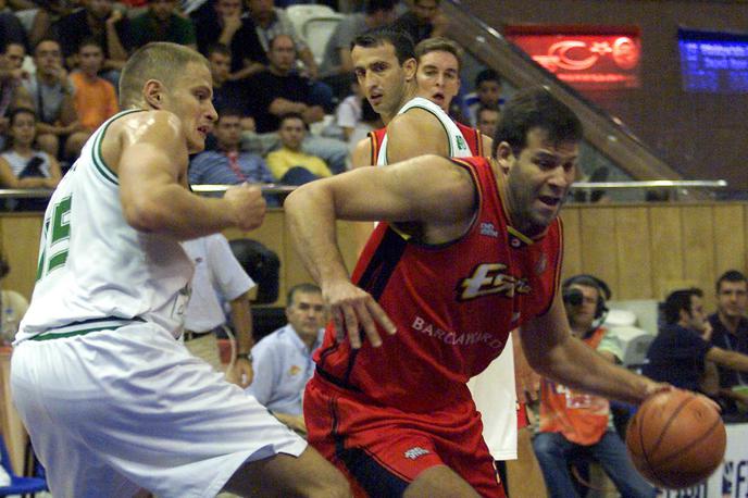 Alfonso Reyes | Alfonso Reyes: na fotografiji v boju z Radoslavom Nesterovićem (v ozadju Ivica Jurković in Pau Gasol) | Foto Reuters