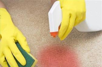 Čiščenje madežev rdečega vina