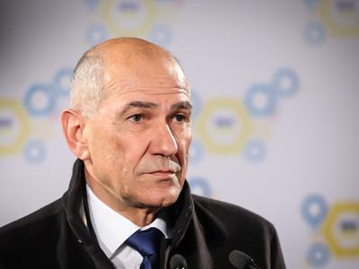 Janša sprejel Golobovo vabilo na SNAV