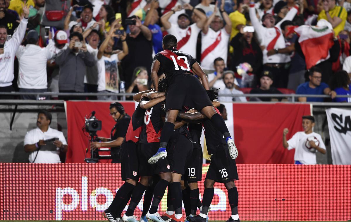 Luis Abram | Luis Abram je bil junak prijateljskega obračuna med Perujem in Brazilijo. V 84. minuti je po prostem strelu zadel z glavo in z 1:0 prekinil zmagoviti niz Brazilcev. | Foto Reuters