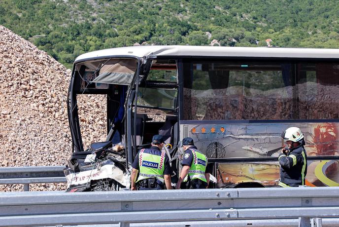 Na Hrvaškem trčila avtobusa, množičen prevoz poškodovanih v bolnišnico #video #foto