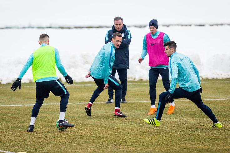Selektor Kavčič je budno spremljal dogajanje na igrišču. | Foto: Žiga Zupan/Sportida