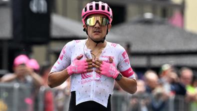 Richard Carapaz zmagovalec razgibane etape, Primož Roglič v cilj s favoriti