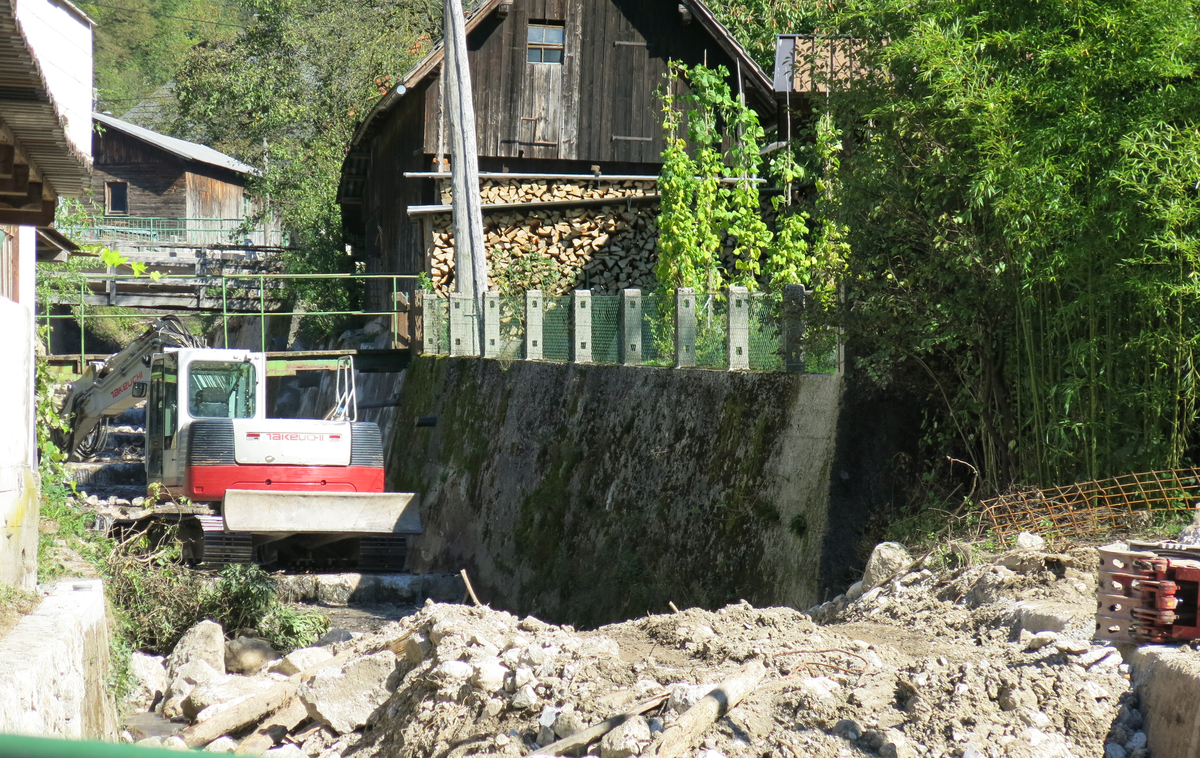 Koroška Bela urejanje struge plaz potok Bela | Foto STA