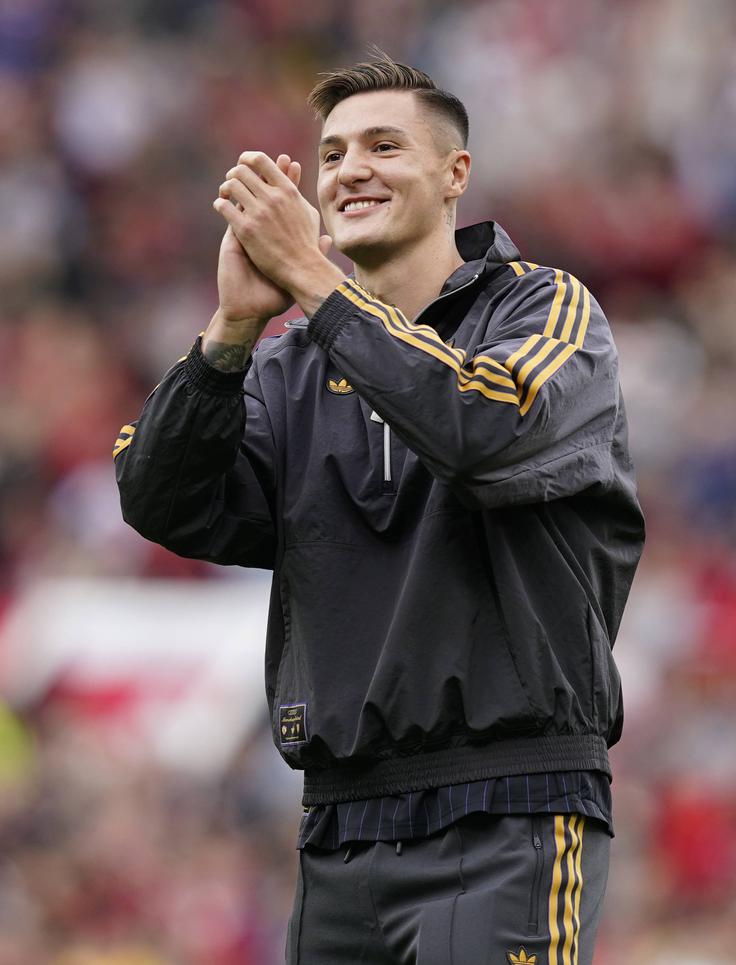 Benjamin Šeško je pozdravil navijače Uniteda. | Foto: Guliverimage