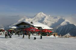 Gostinci in hotelirji v skrbeh: ponujajo 2200 evrov plače, zastonj hrano in nastanitev, prijav na delo pa ni