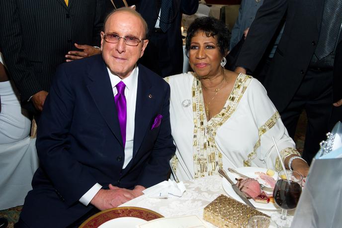 Clive Davis, glasbeni menerdžer | Davis je bil izvršni direktor skupine RCA Music Group, kasneje pa je postal glavni kreativni direktor podjetja Sony Music Entertainment, kjer je deloval vse do svoje smrti. (Na fotografiji Clive Davis v družbi Arethe Franklin leta 2011.) | Foto Guliverimage