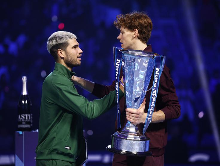 Jannik Sinner je v finalu v dveh nizih odpravil največjega rivala Carlosa Alcaraza. | Foto: Reuters