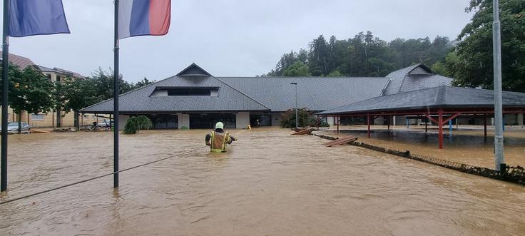 Povsem poplavljen je v poplavah leta 2023 bil mengeški vrtec.  | Foto: STA