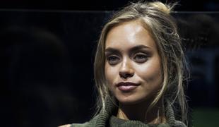 Dekle, ki vzbuja res veliko zanimanja