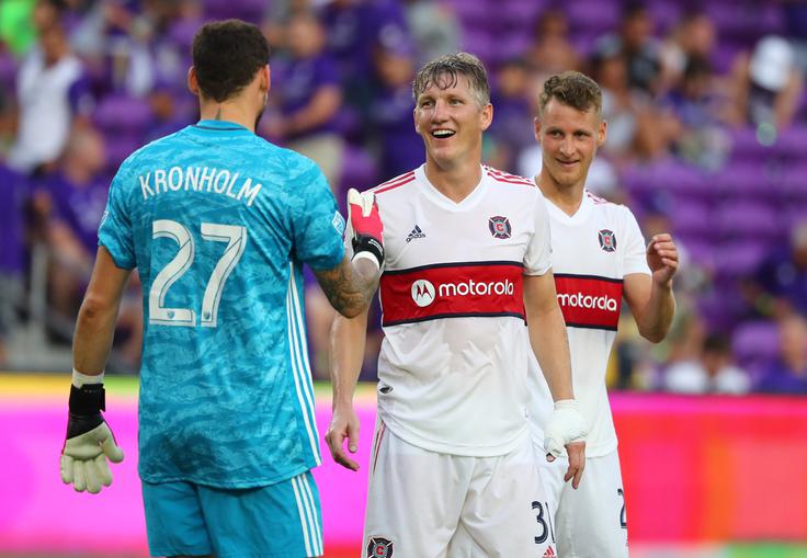 Bastian Schweinsteiger, legenda nemškega nogometa. Otrok Bayerna se je pri 35 odločil, da ima dovolj. Vezist, ki je v karieri igral za Bayern, Manchester United in nazadnje za Chicago Fire, je zbral več kot 100 nastopov za nemško izbrano vrsto, s katero je leta 2014 osvojil naslov svetovnega prvaka. Z Bavarci je osvojil osem naslov nemških prvakov, sedemkrat je bil najboljši v pokalu, leta 2013 pa je osvojil tudi ligo prvakov. | Foto: Reuters