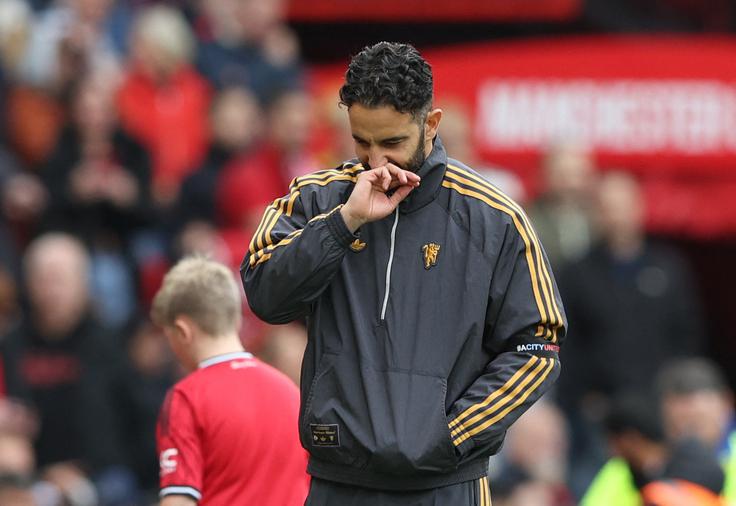 Ruben Amorim na klopi Uniteda še naprej ni dosegel dveh zaporednih zmag. Zdaj ga čaka Liverpool. | Foto: Reuters