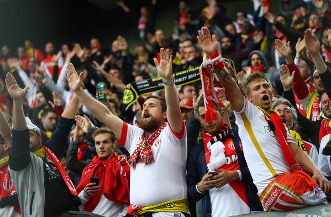 Navijači Monaca so se v Dortmundu razveselili pomembne zmage v boju za polfinale lige prvakov. | Foto: Reuters