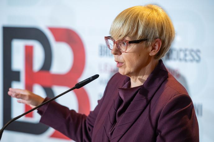 Nataša Pirc Musar Brdo Brioni |  "Brez resničnega dialoga, brez reševanja odprtih vprašanj in brez sprave, kar je morda najtrši oreh na našem področju, ne bo pravega napredka", je prepričana Pirc Musar.  | Foto STA