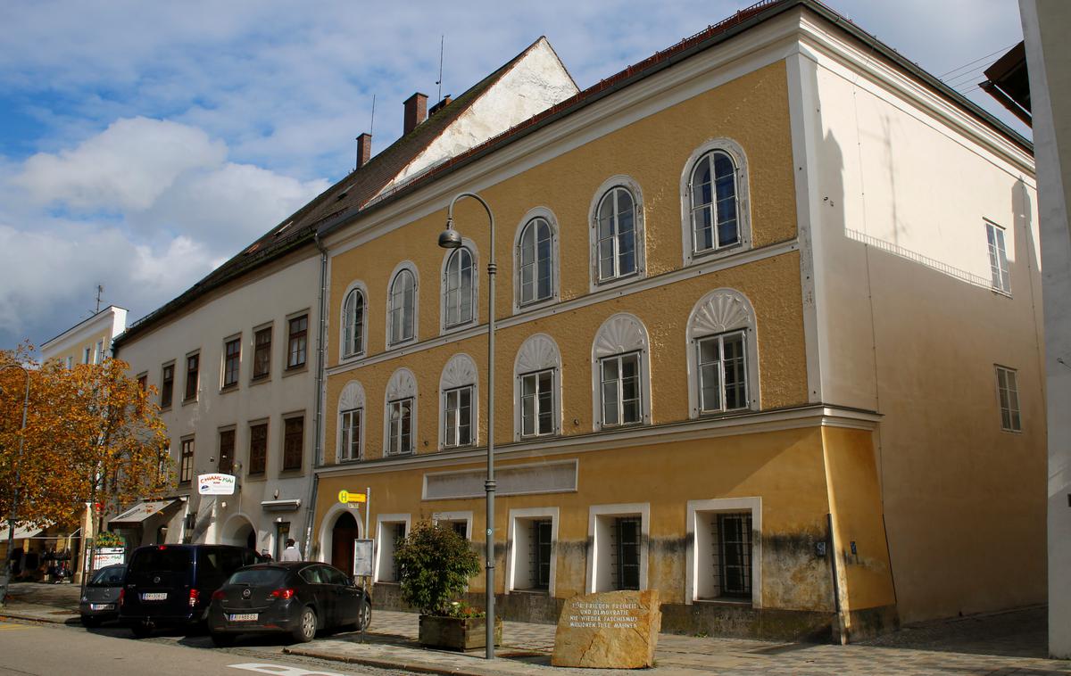 Hitlerjeva rojstna hiša | Avstrija je leta 2016 razlastila lastnico Hitlerjeve rojstne hiše. Ta je pred sodiščem nato zahtevala višjo odškodnino. | Foto Reuters