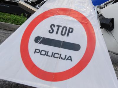 Na ljubljanski zahodni obvoznici gori tovorno vozilo