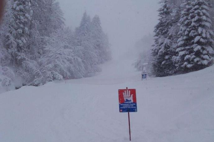 Snežni plaz | Na širšem območju Turskega žleba se je v času, ko se je sprožil plaz, po informacijah policije zadrževalo 11 planincev in turnih smučarjev. | Foto STA