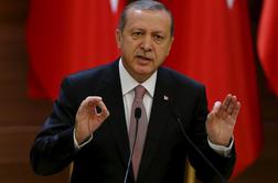 Erdogan napovedal odstop, če Rusiji uspe dokazati turško trgovanje z IS