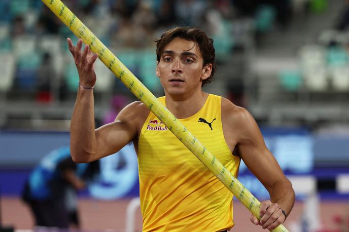 Duplantis | Armand Duplantis se je zaradi težav z levim stegnom umaknil s tekmovanja v Londonu. | Foto Reuters