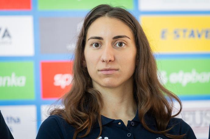 Tina Čelik | Tina Čelik z državnim rekordom v polfinale EP na 100 m prsno. | Foto Bor Slana/STA