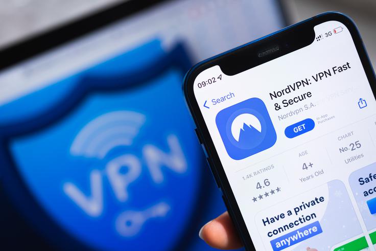 Podjetje NordVPN uporabnikom ponuja storitev vzpostavitve t. i. navideznega zasebnega omrežja (VPN), ki jim omogoča, da med brskanjem na spletu zakrijejo svojo pravo lokacijo ali dostopajo do vsebin, ki v njihovi državi zaradi geolokacijskih omejitev niso na voljo. | Foto: Shutterstock