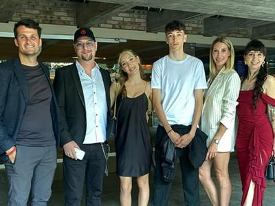 Tomi Meglič naredil izjemo in objavil družinsko fotografijo
