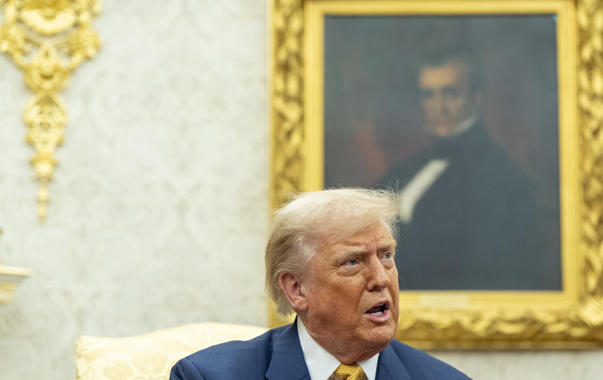 Donald Trump, Bela hiša | "Dosjeje je sestavil James Comey, izmislil si jih je Obama, izmislila si jih je Bidnova vlada," pa je Trump izjavil v torek, s čimer je mislil na nekdanjega direktorja FBI ter nekdanja predsednika Baracka Obamo in Joeja Bidna. | Foto Guliverimage