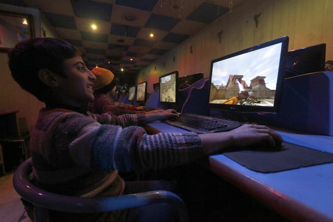 V virtualnih svetovih svoj čas preživlja 22 odstotkov evropskih fantov med 13. in 16. letom, med dekleti je takih 13 odstotkov. | Foto: Reuters