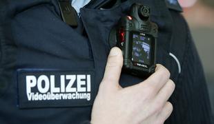 Nemška policija odkrila trupla treh odraslih in dojenčka