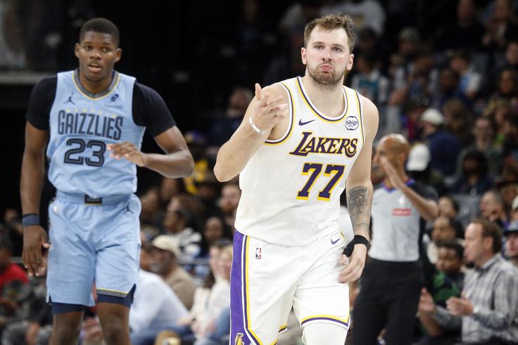 Luka Dončić Luka Dončić je popeljal Jezernike do velikega preobrata v Memphisu, kjer so zaostajali že za 15 točk. | Foto: Reuters