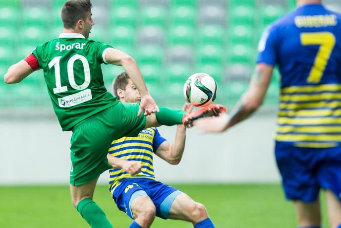 Brez golov v Celju in Ljubljani, Krka trčila ob goriški jez (video)